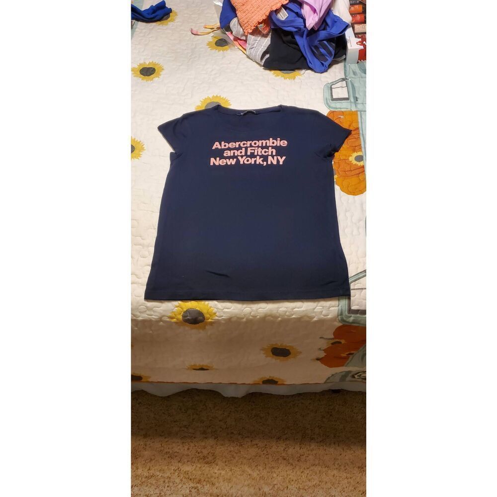 ABECROMBIE AND FITCH WOMENS TSHIRT